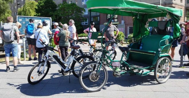 Berlin (E)Bike Tour Historical Highlights in Small Groups - Rickshaw Option