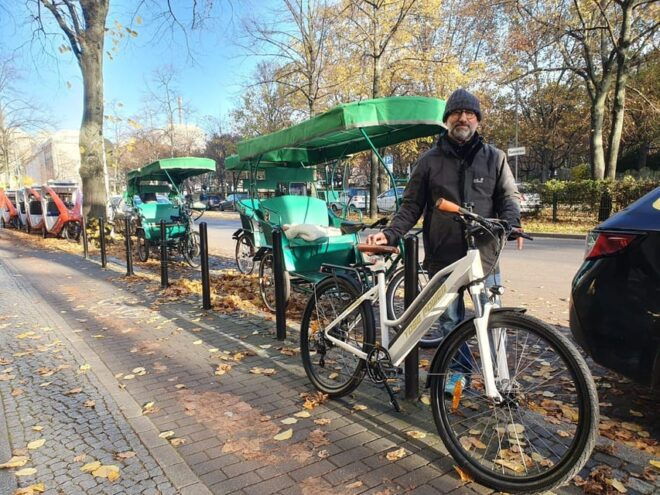 Berlin (E)Bike Tour Historical Highlights in Small Groups - Guided Tour Experience