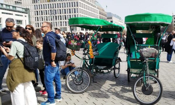 Berlin (E)Bike Tour Historical Highlights in Small Groups - What to Expect