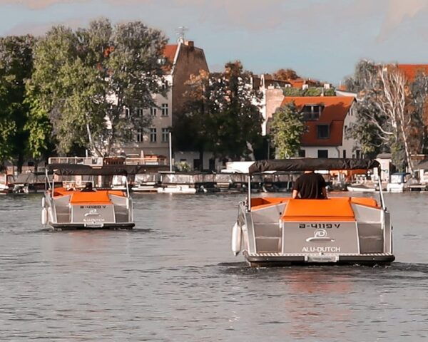 Berlin: Electric Boat Rental for Self-Driving 4 Hrs - Booking and Cancellation Policy