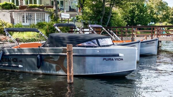 Berlin: Electric Boat Rental for Self-Driving 4 Hrs - Frequently Asked Questions