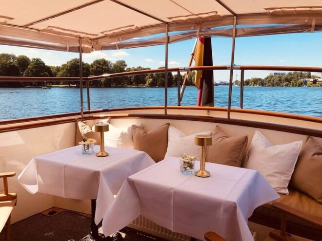Berlin: Electric Yacht Cruise With 4-Course Dinner - Departure and Meeting Details