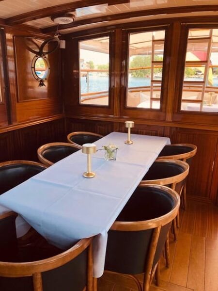 Berlin: Electric Yacht Cruise With 4-Course Dinner - Booking Your Experience