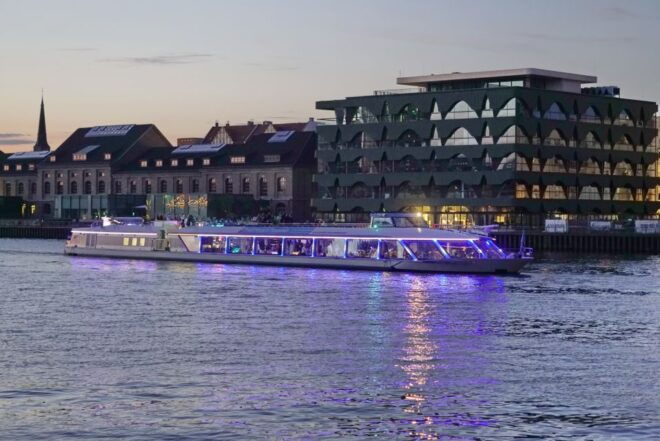 Berlin: Evening City Sightseeing Cruise - Meeting Point and Departure Time