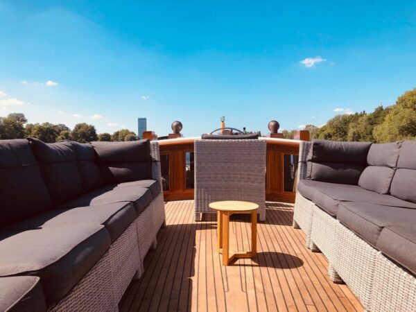 Berlin: Evening Yacht Cruise With Aperitif & Optional Dinner - Landmarks Along the Route