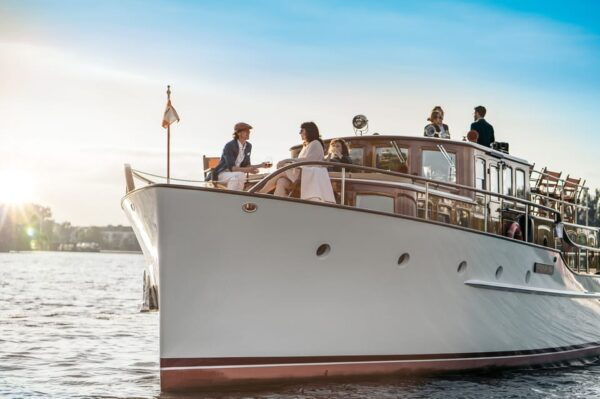 Berlin: Flagship Boat Sightseeing on Electric Motor Yacht - Important Policies