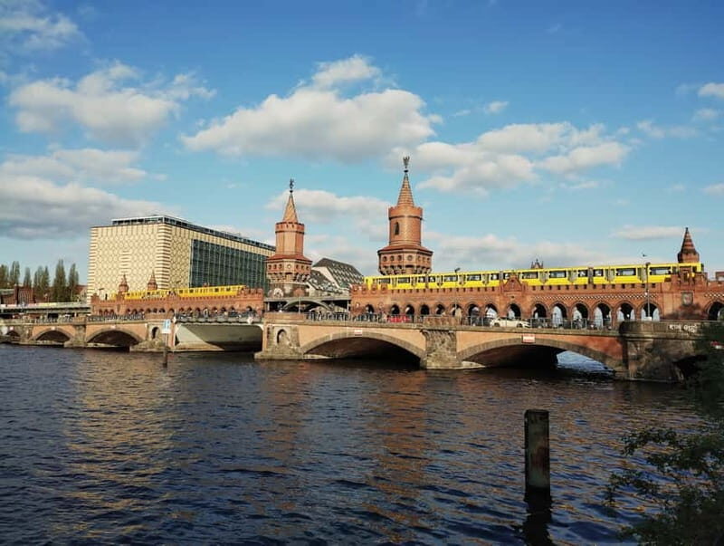 Berlin Friedrichshain: Urban Walk of Grit and Gentrification - An In-Depth Look at the Friedrichshain Tour