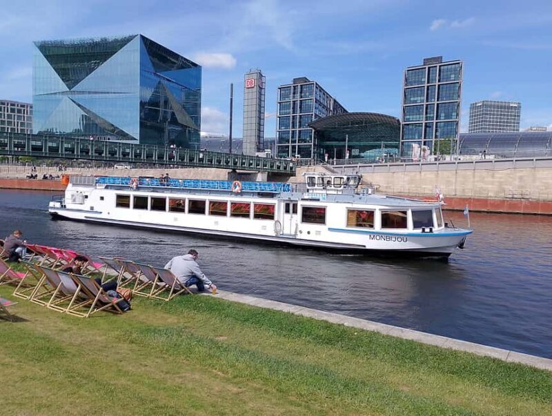 Berlin: From East to West & Wall Tour by Bike with a Guide - FAQs