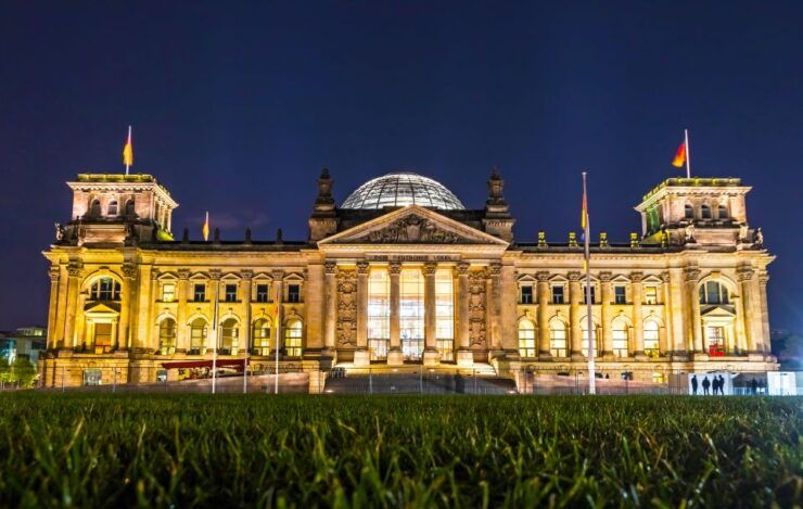 Berlin: Government District Evening Walking Tour - Tour Details