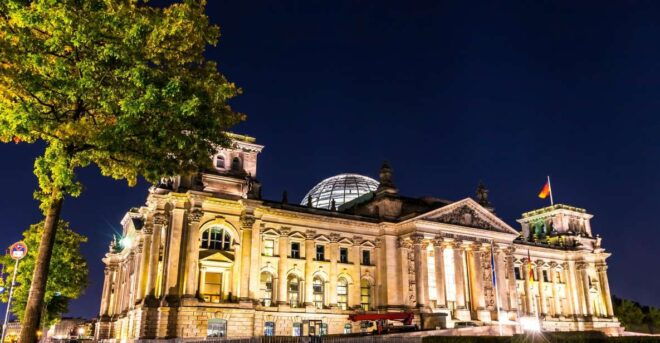 Berlin: Government District Evening Walking Tour - Full Description