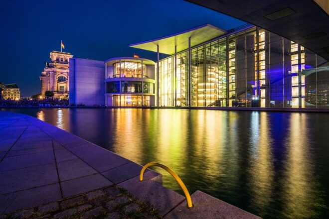 Berlin: Government District Evening Walking Tour - Important Information