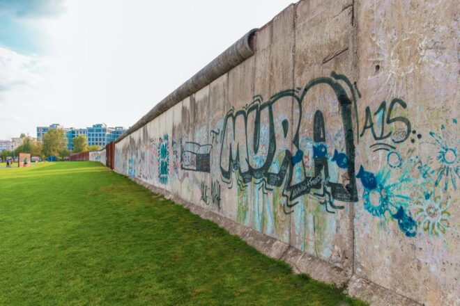 Berlin: Graffiti Workshop at the Berlin Wall - Participant and Date Selection
