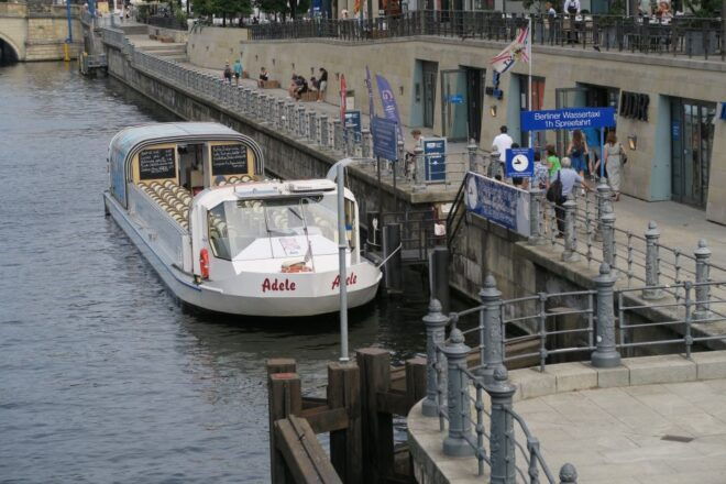 Berlin: Guided Spree River Sightseeing Cruise - Meeting Point and Ticketing Process