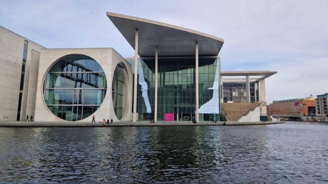 Berlin: Guided Walking Tour Around the Reichstag - Customer Feedback