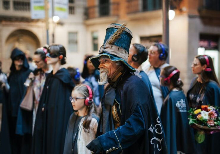 Berlin: Guided Walking Tour by Night - Tour Duration and Languages