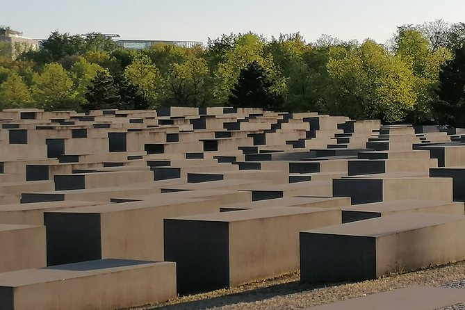 Berlin Half-Day Walking Tour: Reichstag, Brandenburger Gate - Tipping