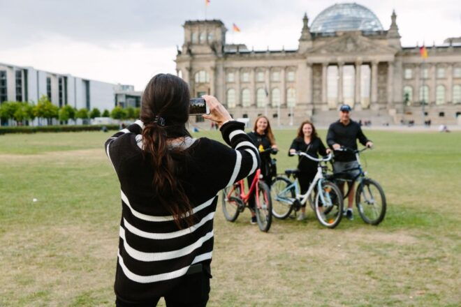Berlin Highlights: 3-Hour Bike Tour - Selecting Participants and Date
