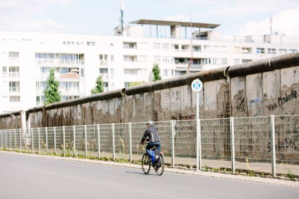 Berlin Highlights: 3-Hour Bike Tour - Checkpoint Charlie