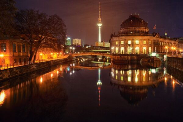 Berlin Highlights Self-Guided Scavenger Hunt and Tour - Tips and Recommendations