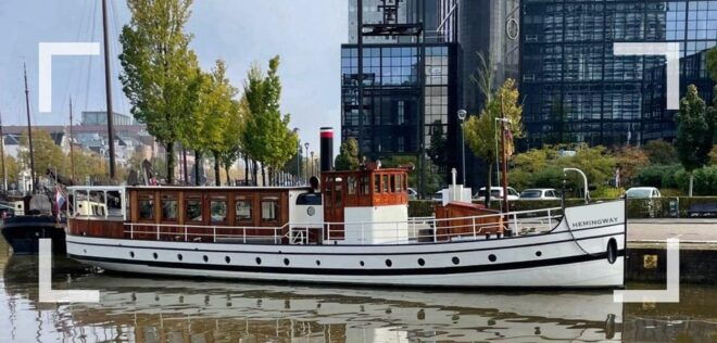 Berlin: Historic Boat Sightseeing City Center Tour - Meeting Point and Accessibility