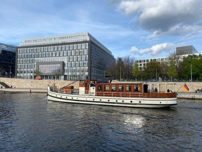 Berlin: Historic Boat Sightseeing City Center Tour - Customer Reviews and Ratings