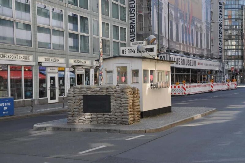 Berlin: Historical Walking Tour with Live Music - Exploring Berlin’s Iconic Landmarks with a Musical Twist