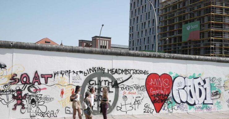 Berlin: History and Alternative Tracks With Local Guide - Exploring Hidden Gems