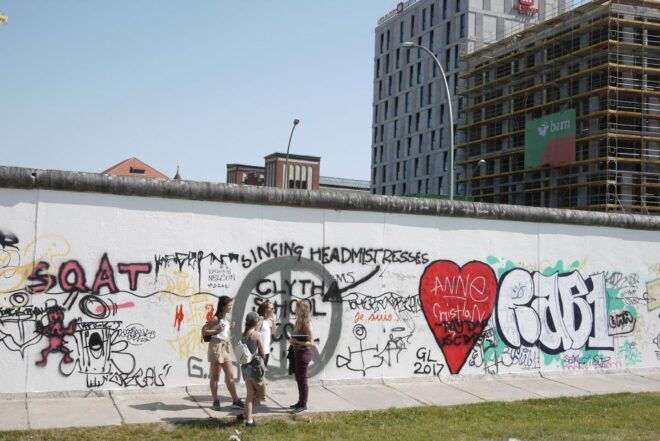 Berlin: History and Alternative Tracks With Local Guide - Uncovering Berlins Original Energy