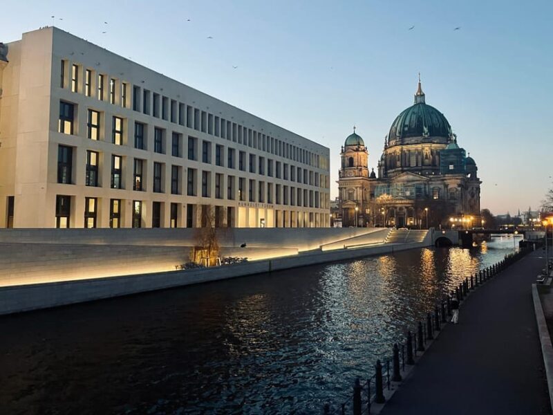 Berlin: history walk - sightseeing walk in english - Who Should Consider This Tour?