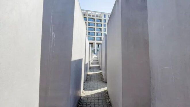 Berlin: Hitlers Berlin The Rise & Fall Guided Walking Tour - Review Summary