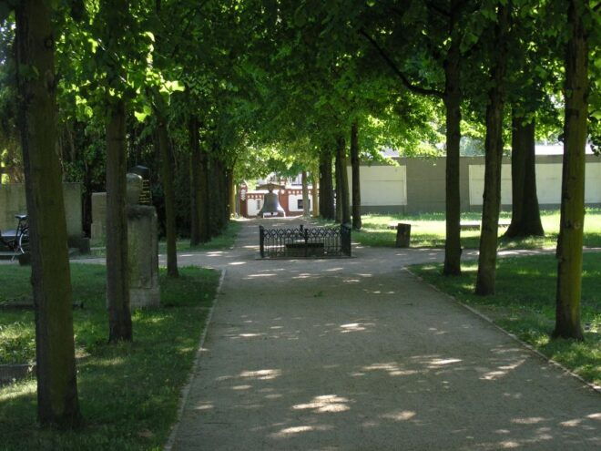 Berlin: Invalids' Cemetery of Berlin Tour - Directions