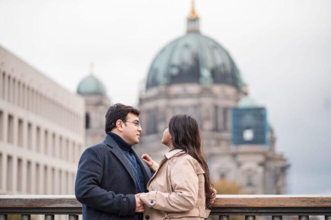 Berlin Love Story: Surprise Proposal Photography Session - Ideal Locations for Photos