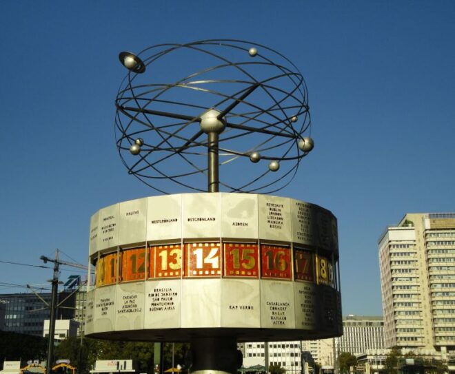 Berlin Mitte: Smartphone Scavenger Hunt Sightseeing Tour - Booking Information