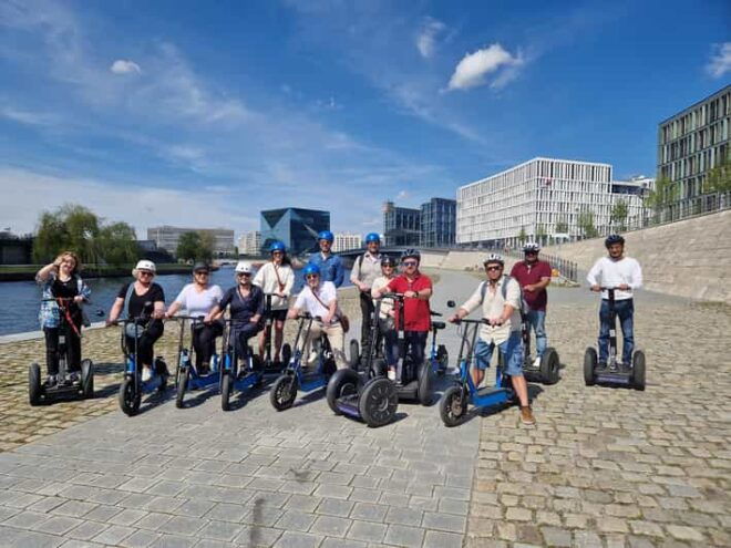 Berlin: Night City Highlights E-Scooter Guided Tour - Key Itinerary Highlights
