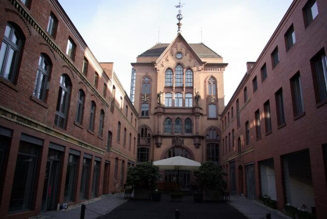 Berlin & Potsdam: 5-Hour Tour Swiss Traces by VW-Bus - Swiss Influences in Berlin