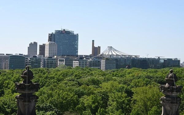 Berlin: Potsdamer Platz Tour - The Unexpected - What to Expect on Tour