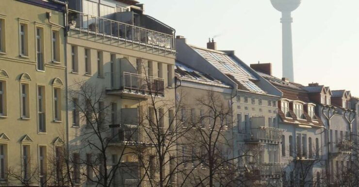 Berlin: Prenzlauer Berg District Guided Walking Tour - Tour Experience