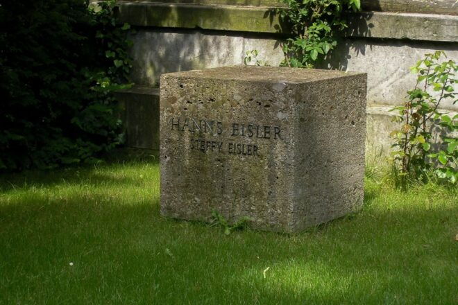 Berlin: Private 2-Hour Tour of Dorotheenstadt Cemetery - Highlights of the Tour