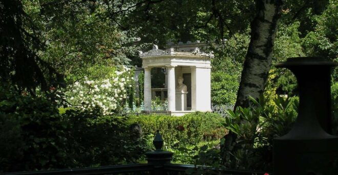 Berlin: Private 2-Hour Tour of Dorotheenstadt Cemetery - The Sum Up