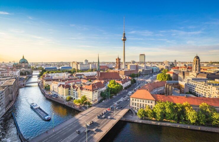Berlin: Private City Center Highlights Walking Tour - Activity Details and Booking Information
