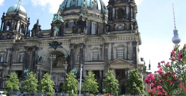 Berlin: Private City Highlights Tour by Car - Important Restrictions