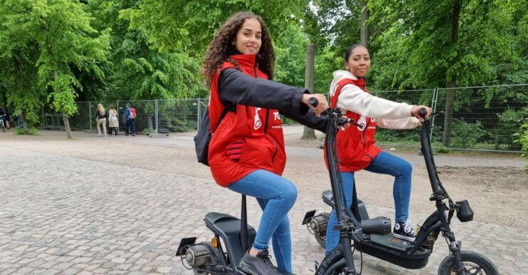 Berlin: Private E-Scooter Highlights Tour - Tour Highlights: Explore Berlins Iconic Landmarks