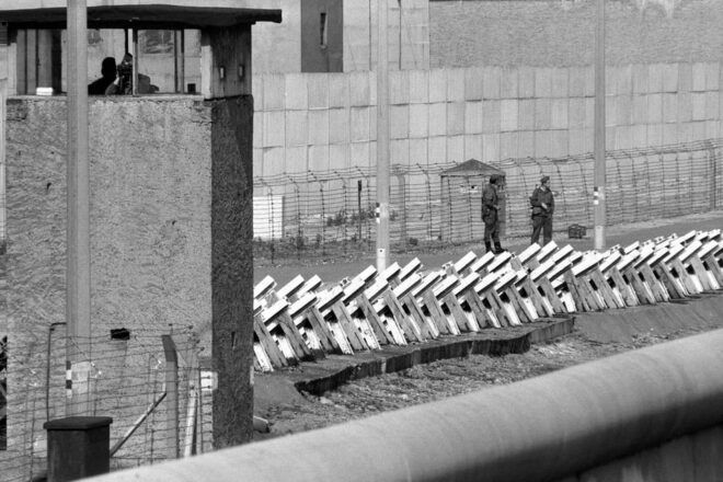Berlin: Private Guided Tour With a Local Historian - Inclusions of the Tour