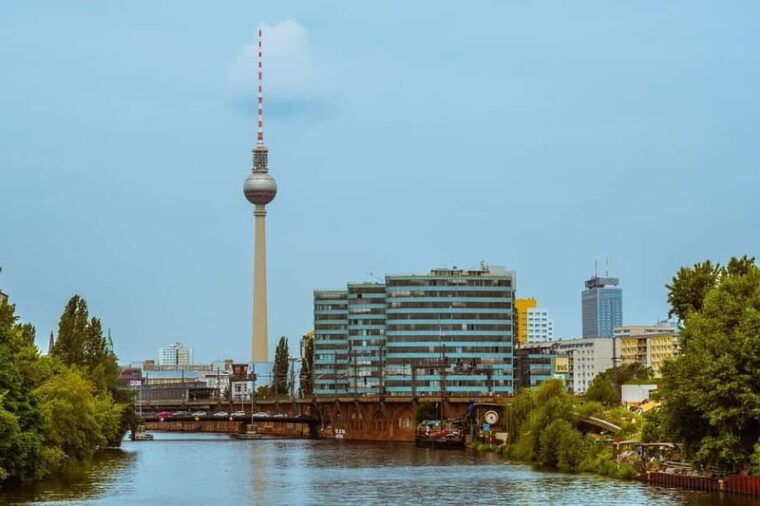 Berlin: Private Half Day Sightseeing Ride with a Local - The Experience in Practice
