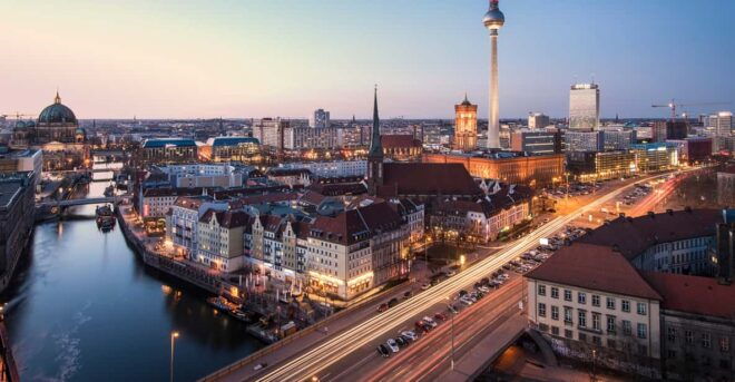 Berlin Private Photo Tour With a Professional Photographer - Locations and Itinerary
