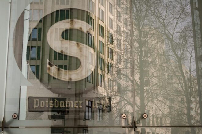 Berlin Private Photo Tour With a Professional Photographer - Inclusions and Meeting Points
