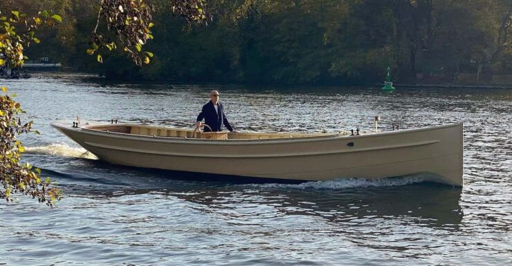 Berlin: Private Sightseeing Boat Tour on Admirals Vessel - Unique Features of the Vessel