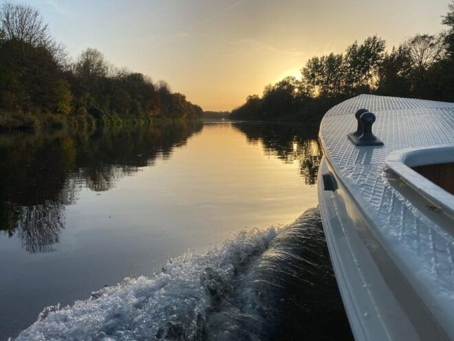 Berlin: Private Sightseeing Boat Tour on Admirals Vessel - Inclusions and What to Expect
