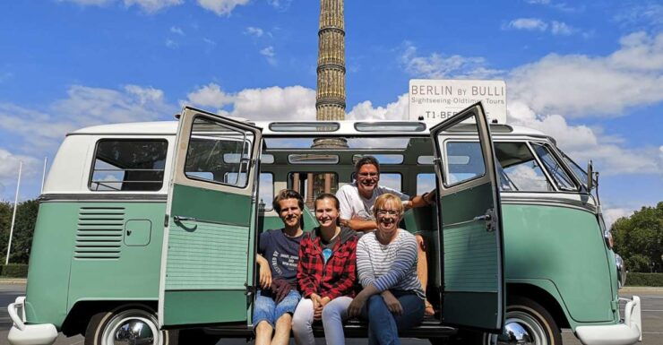 Berlin: Private Sightseeing Tour in Iconic Oldtimer VW Bus - Experience