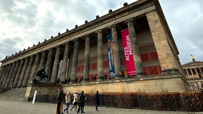 Berlin: Private Treasure Hunt & Tour With Food Stops - Experience and Activities